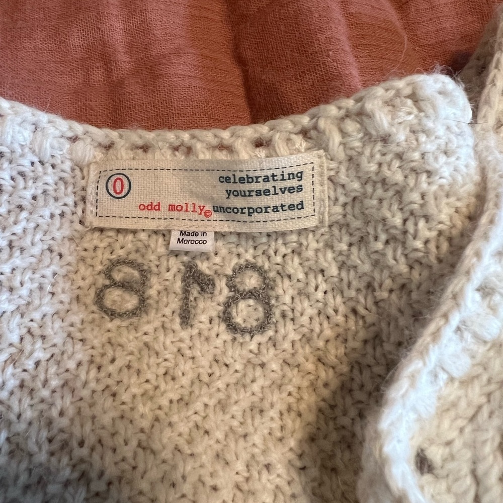 White cream knit sweater